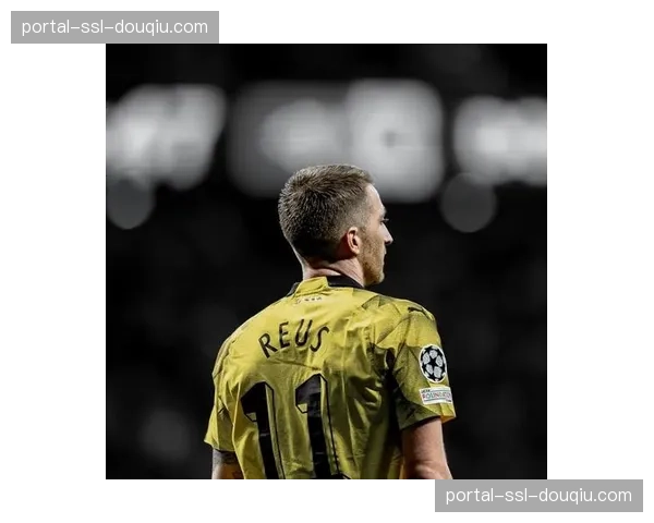 官方:多特蒙德宣布与队长罗伊斯续约一年,新合同至2027年夏 官方:多特蒙德宣布与队长罗伊斯续约一年,新合同至2027年夏