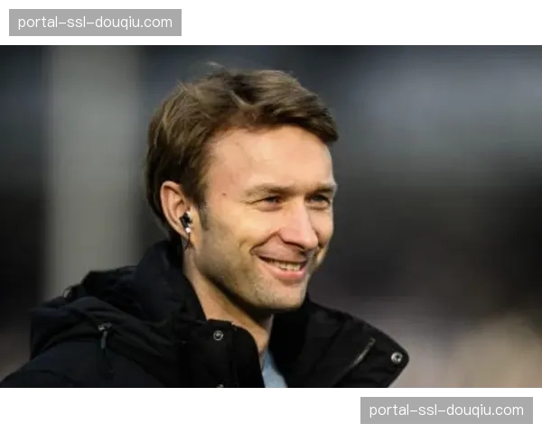 深度报道：勒沃库森总监罗尔费斯谈俱乐部可持续发展的建队哲学